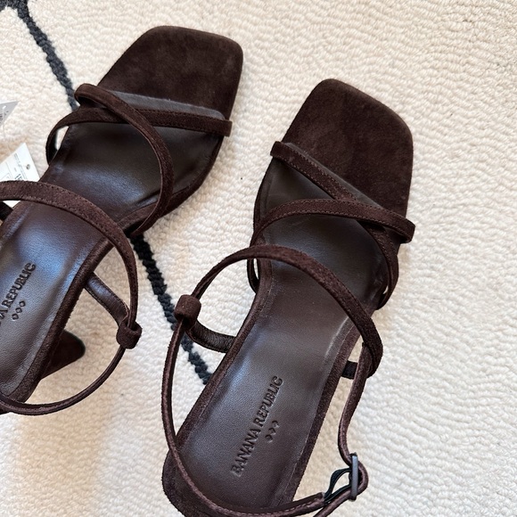 Banana Republic Factory chocolate suede sandal NWT - Picture 3 of 5